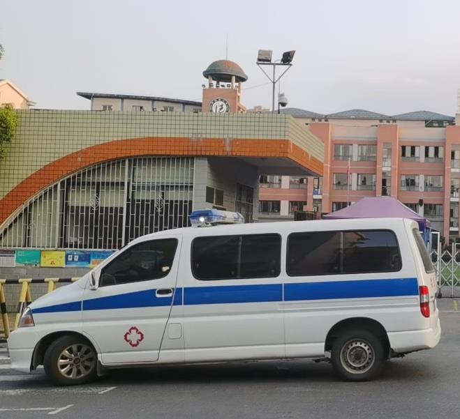 瑞安救护车出租护送骨折病人一公里多少钱